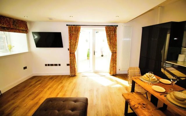 1 Bed Cottage - Plus Sofa Bed - Sleeps 4 - Pets