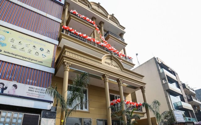 OYO 23088 Hotel Dev Palace