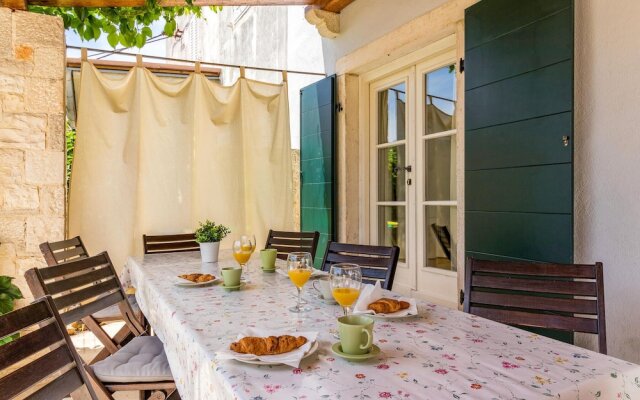 Nice Home in Liznjan With Sauna, Wifi and 4 Bedrooms