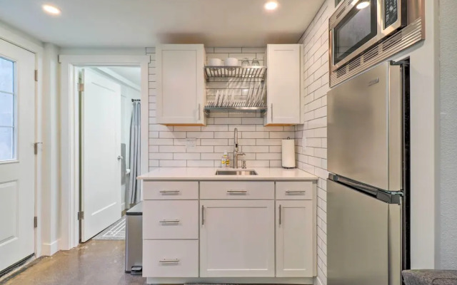 1 Mi to Riverwalk: Downtown Reno Studio w/ Patio!
