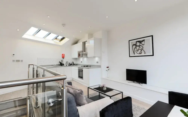 Trafalgar Square by Excel Apartments