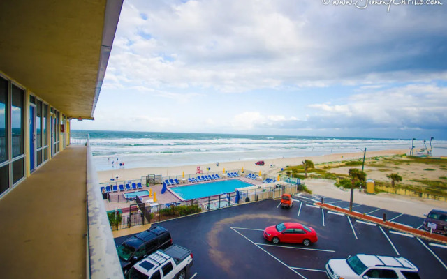 Outrigger Beach Club