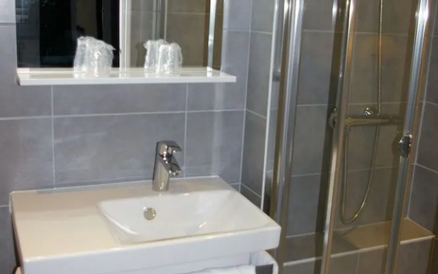 Queen Serenity Hotel