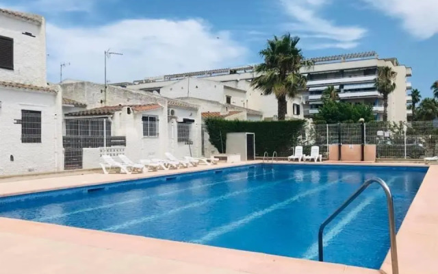 Charmante maisonnette avec piscine communautaire, idéale vacances familiales