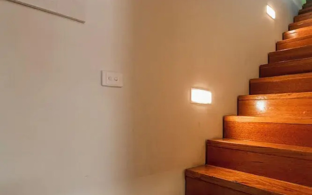 Melbourne CBD-private rooms guests Hse.