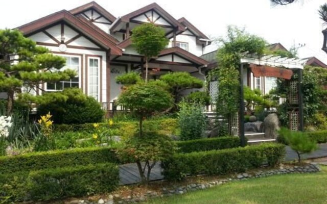 Yangpyeong Silver River Pension