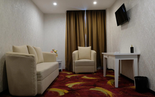 Travellers Hotel Phinisi