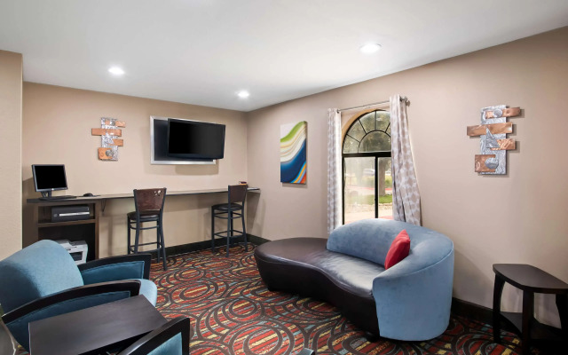 Best Western Cedar Inn