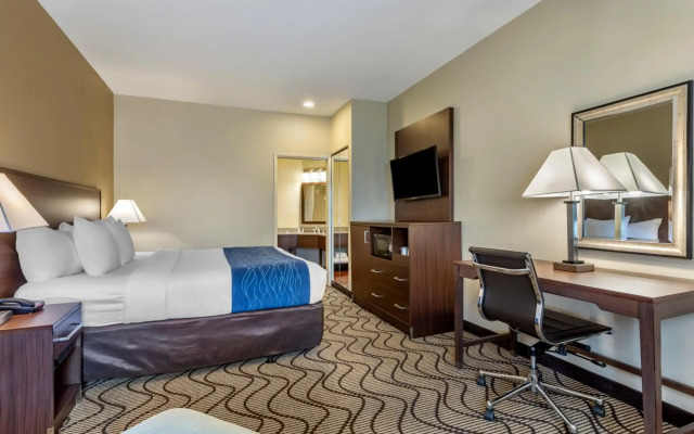 Comfort Inn & Suites Orange County John Wayne Airport