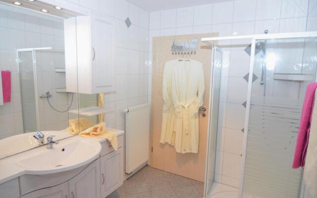 Holiday Flat With Swimming Pool in Prackenbach