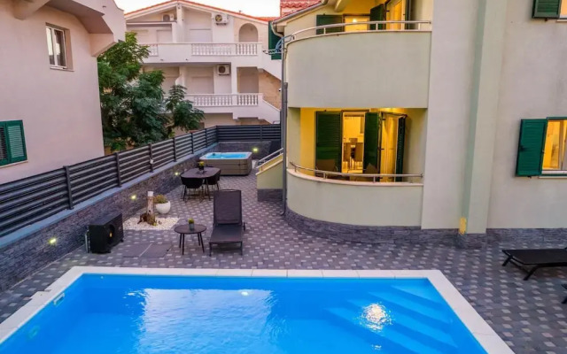 Villa S