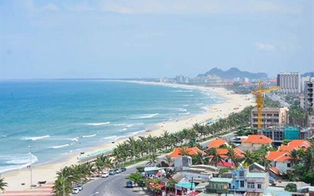 Seafront Hotel Da Nang