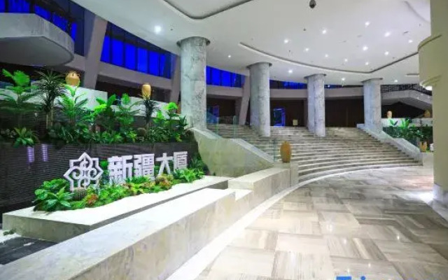 Xinjiang Plaza Holiday Hotel