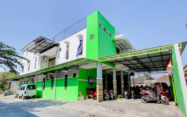 Super OYO 93012 Griya Kencana Asri Syariah