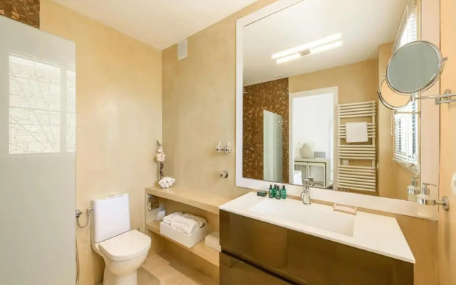 Magnificent Holiday Home With View