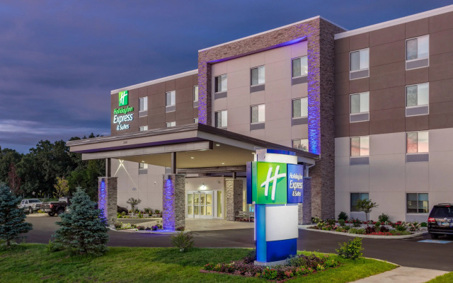Holiday Inn Express & Suites Elkhart North by IHG