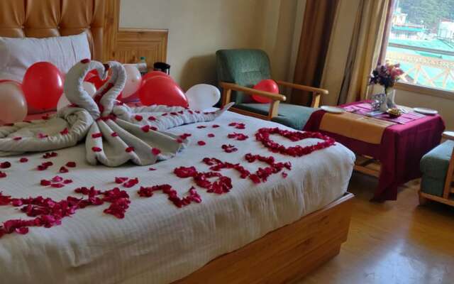 Goroomgo New Ambika Mall Road Manali