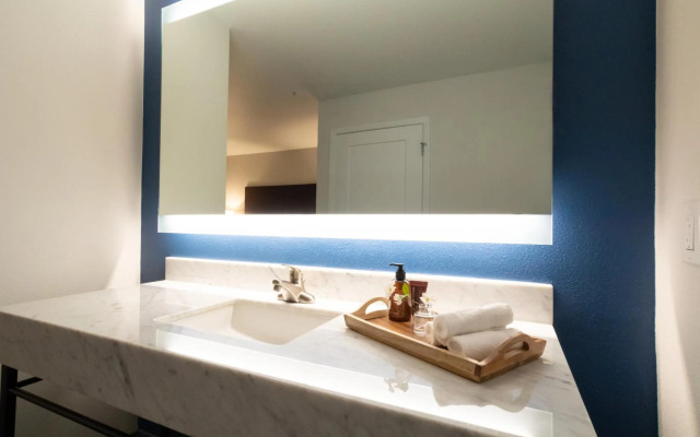 Oxford Suites Portland - Jantzen Beach