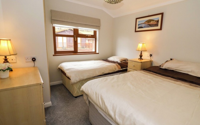 2 Riverside Lodge
