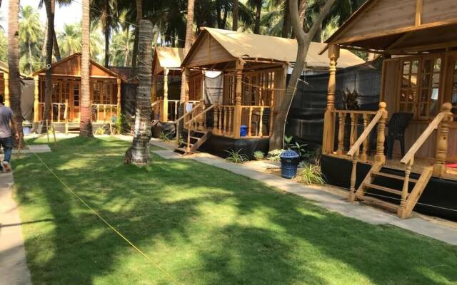 Clara's Huts