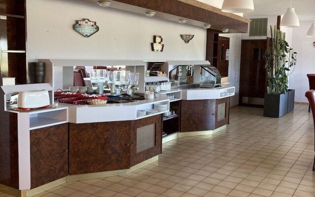 Brit Hotel Essentiel Moulins Avermes