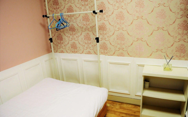Unni House