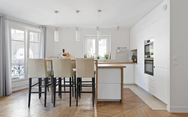 Family Apartment in the Heart of Paris