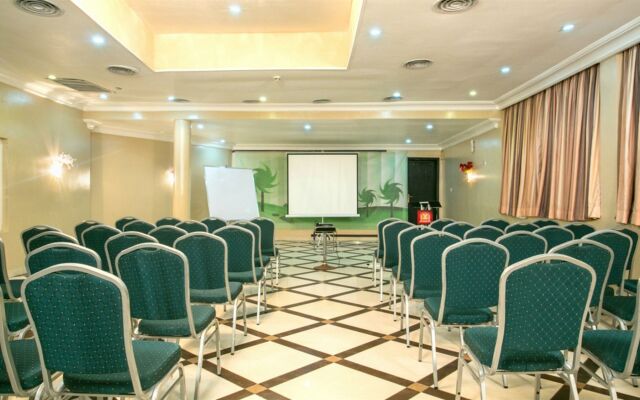 D'Palms Airport Hotel
