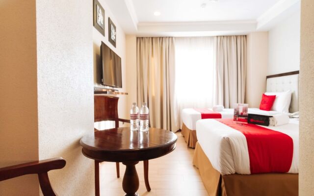 Aura One Hotel by RedDoorz