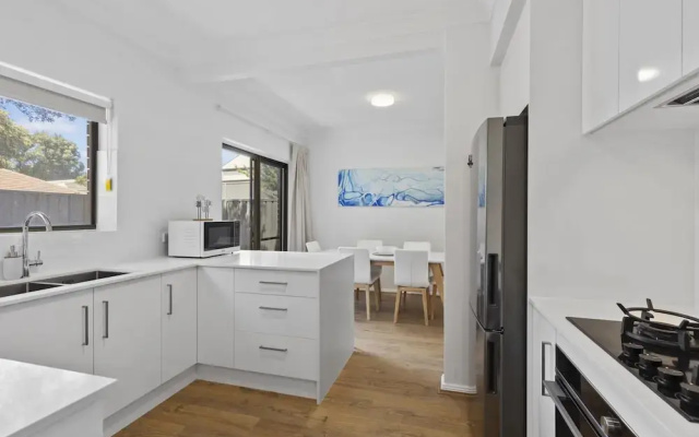 Beachside 3-bed Retreat With BBQ & Garage