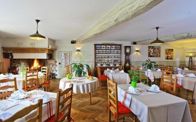 Logis Hotel Du Fronton-Agian