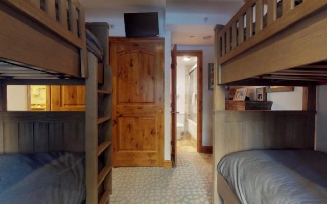 Landmark Condos 2 Bedroom in Lionshead Village