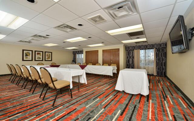 Holiday Inn Express Boston - Milford, an IHG Hotel