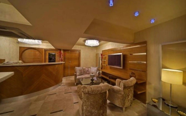 Royce Hotel