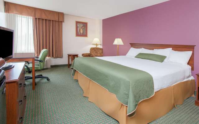 Days Inn & Suites by Wyndham Mt Pleasant