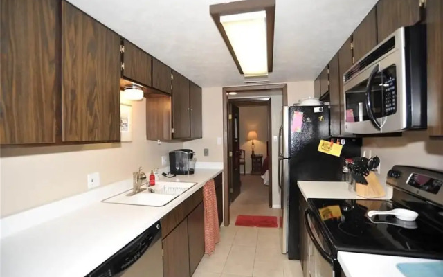 Ski and Racquet B102