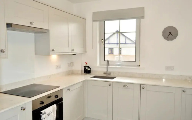 Modern and Central Flat in Roseburn Area