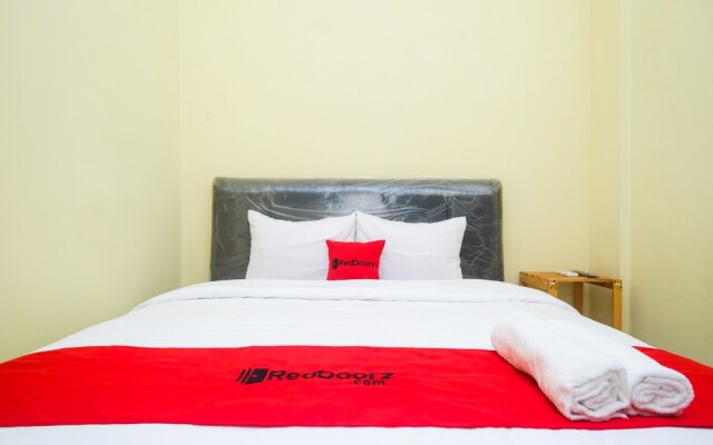 RedDoorz near Tirtonadi Park Solo