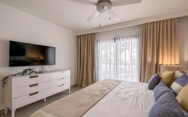 Luxury 3 Bedroom Apartment at the Beach