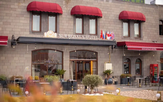 Sur Royals Hotel's