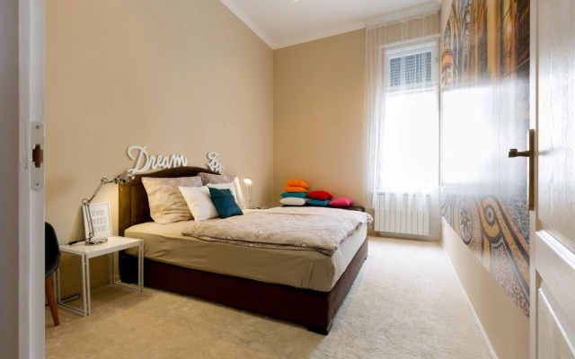 Luxurious 2 bedrooms apartment downtown