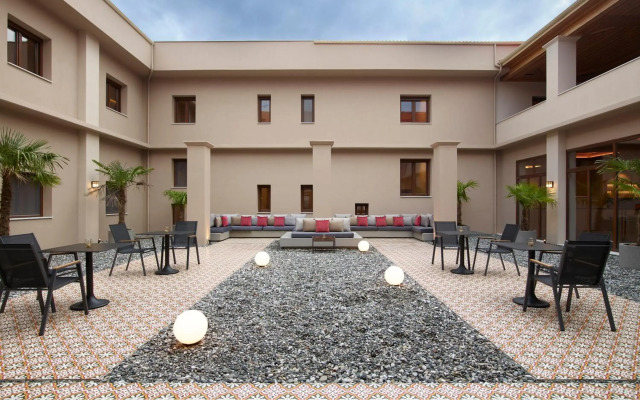 The Lake Hotel