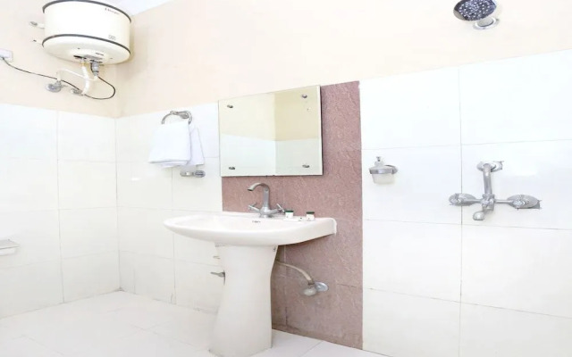 OYO 1357 Hotel Seemaz