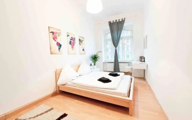 Altbau-Schmuckstück an der Karli mit riesigem Balkon