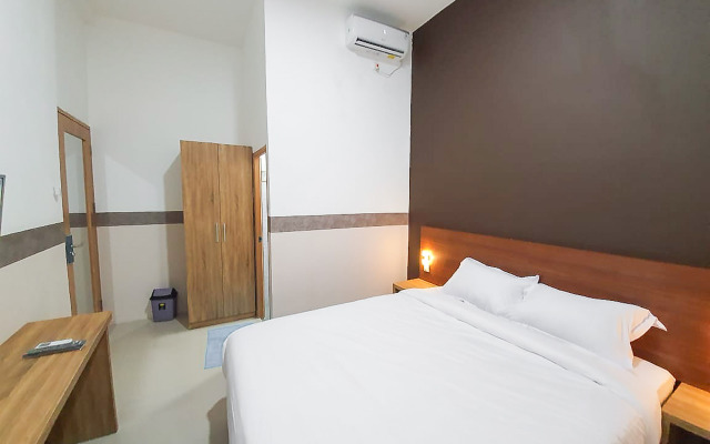 RedDoorz Syariah near Kota Cinema Mall Jatiasih