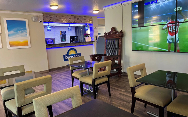 Days Inn by Wyndham Southern Hills/ORU