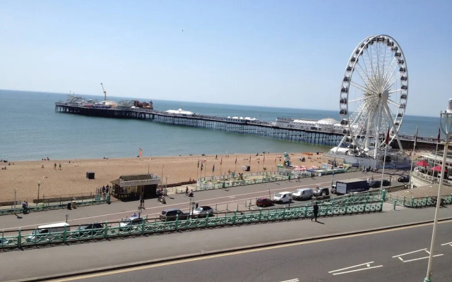 Seaview Regency Apartment With Private Parking