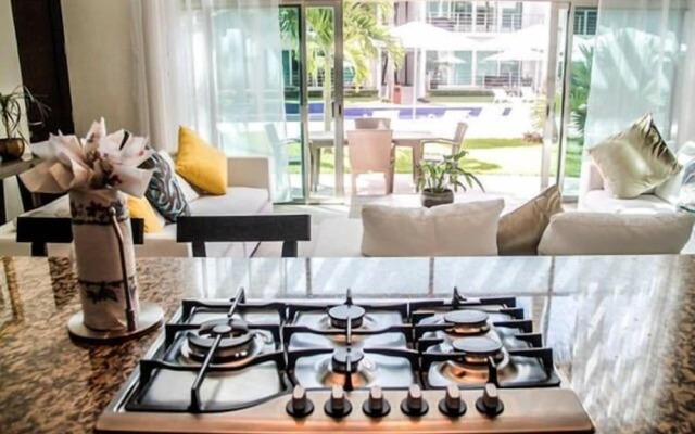 Via 38 Buda By Playa Paradise