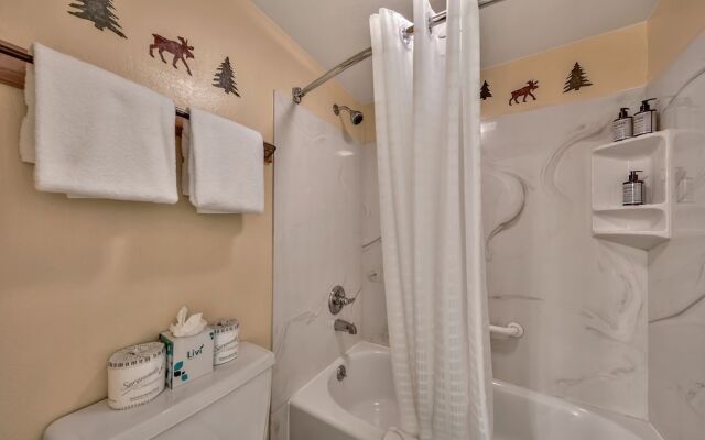 Newly Remodeled 2 Bedroom Townhome With Loft Townhouse by RedAwning