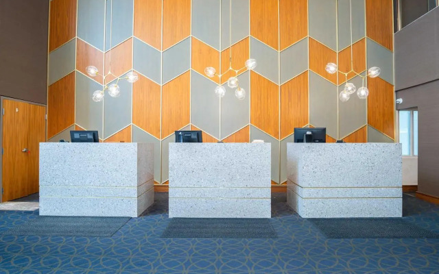 Stage West All-Suite Hotel & Theatre Restaurant